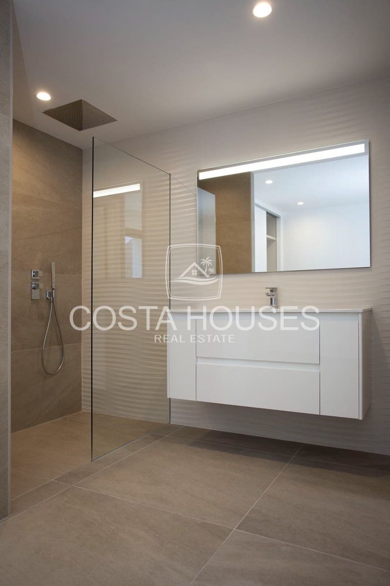 5 bedroom Villa for sale in Moraira with pool garage - € 1,750,000 (Ref: 8863955)