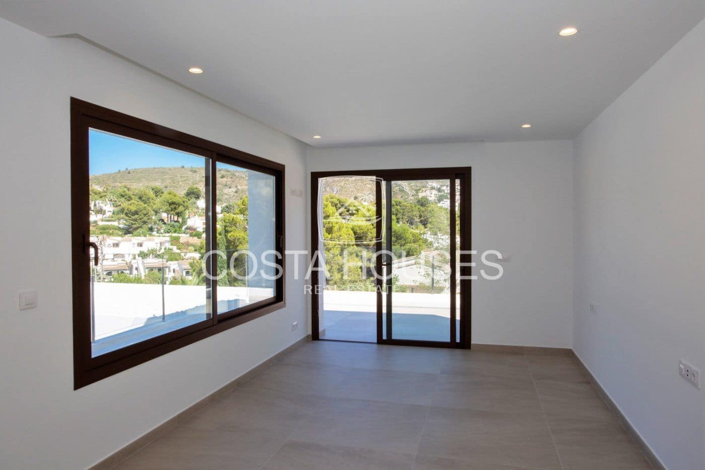 5 bedroom Villa for sale in Moraira with pool garage - € 1,750,000 (Ref: 8863955)
