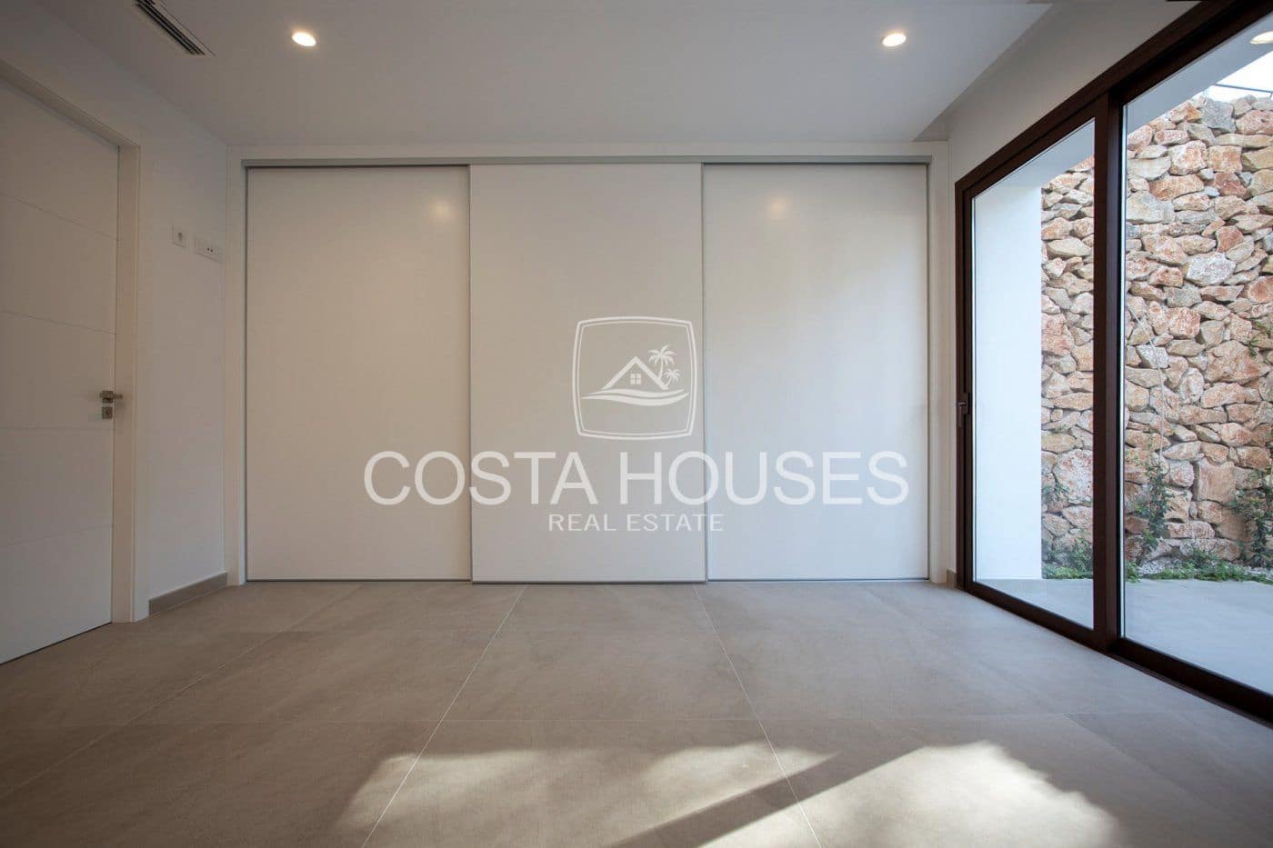 5 bedroom Villa for sale in Moraira with pool garage - € 1,750,000 (Ref: 8863955)