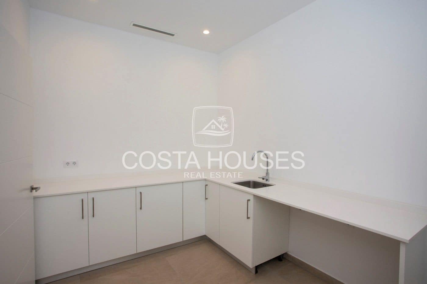 5 bedroom Villa for sale in Moraira with pool garage - € 1,750,000 (Ref: 8863955)