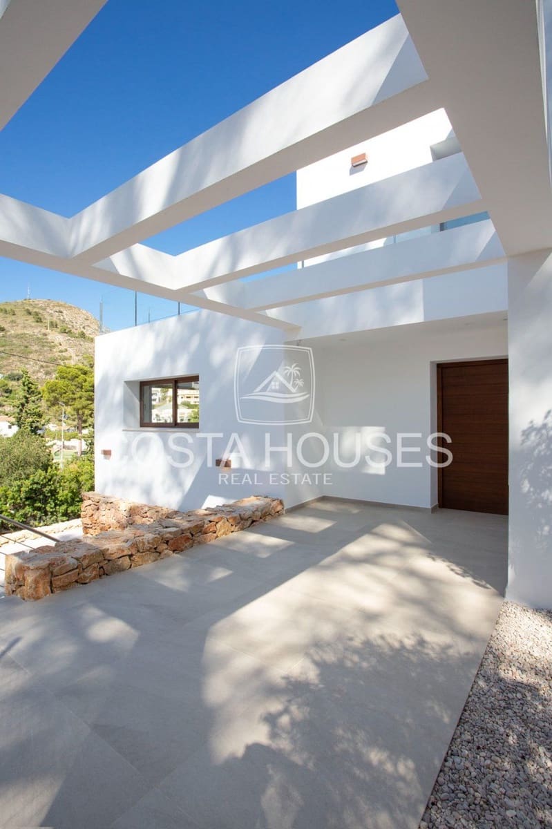 5 bedroom Villa for sale in Moraira with pool garage - € 1,750,000 (Ref: 8863955)