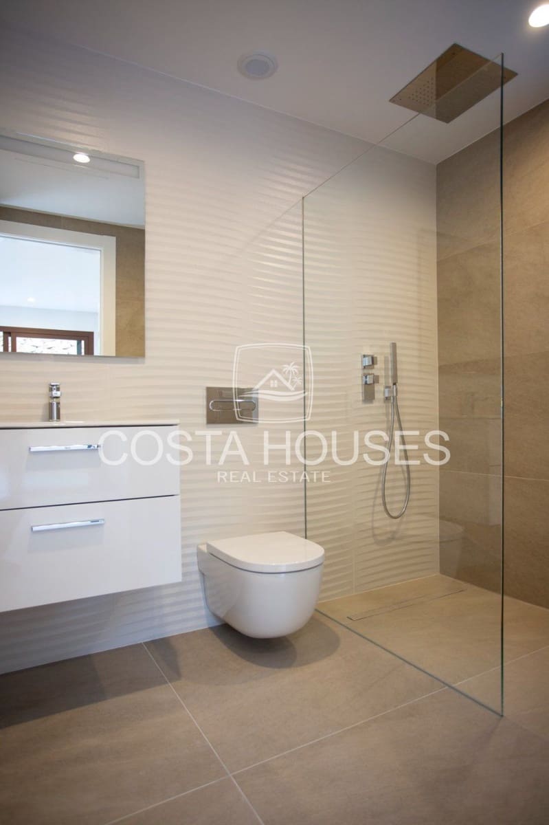 5 bedroom Villa for sale in Moraira with pool garage - € 1,750,000 (Ref: 8863955)