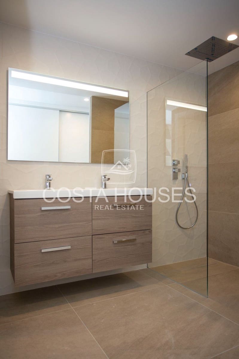 5 bedroom Villa for sale in Moraira with pool garage - € 1,750,000 (Ref: 8863955)