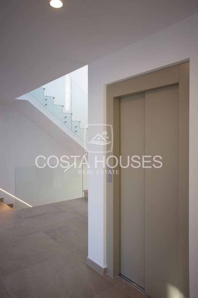 5 bedroom Villa for sale in Moraira with pool garage - € 1,750,000 (Ref: 8863955)