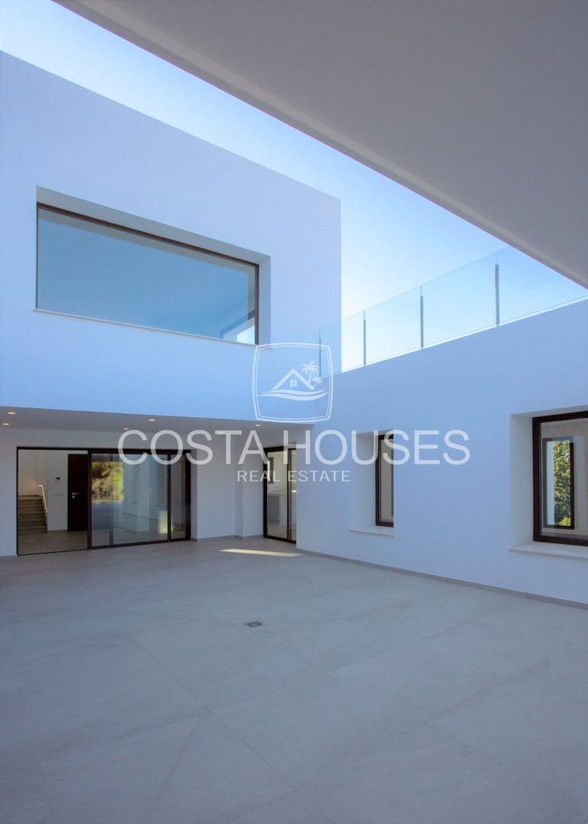 5 bedroom Villa for sale in Moraira with pool garage - € 1,750,000 (Ref: 8863955)