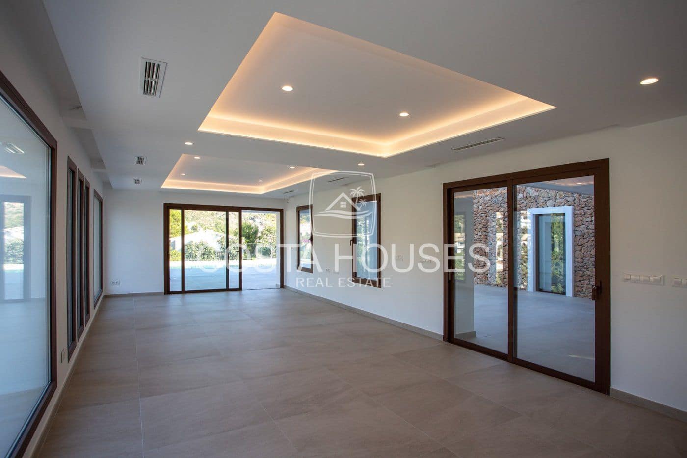 5 bedroom Villa for sale in Moraira with pool garage - € 1,750,000 (Ref: 8863955)