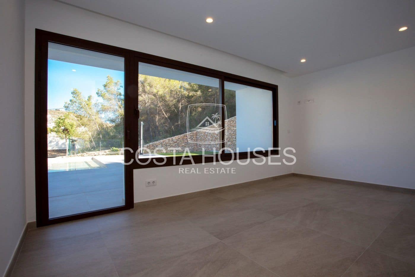 5 bedroom Villa for sale in Moraira with pool garage - € 1,750,000 (Ref: 8863955)