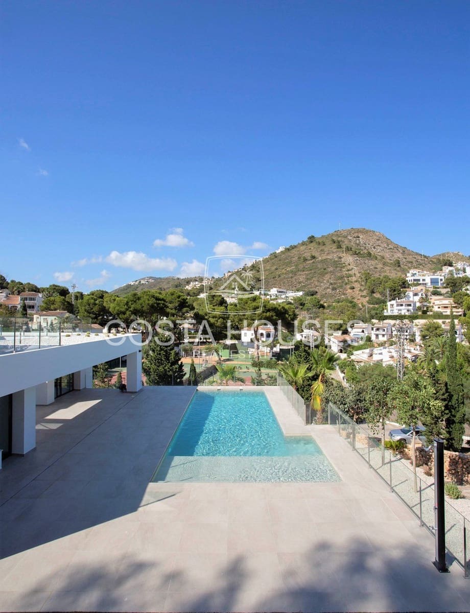 5 bedroom Villa for sale in Moraira with pool garage - € 1,750,000 (Ref: 8863955)