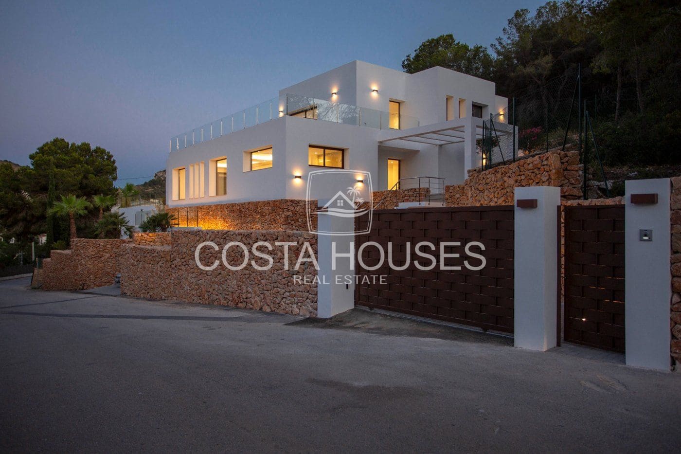 5 bedroom Villa for sale in Moraira with pool garage - € 1,750,000 (Ref: 8863955)