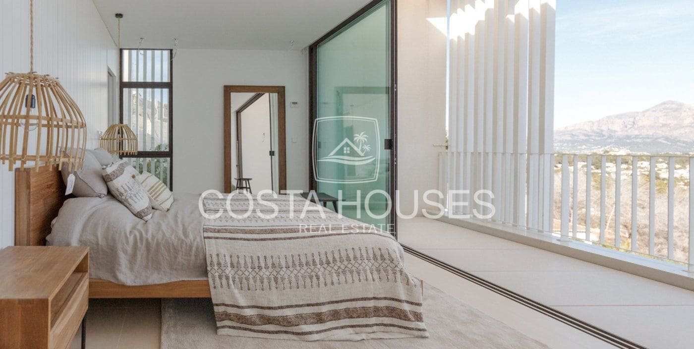 4 bedroom Villa for sale in Javea / Xabia with pool - € 1,750,000 (Ref: 8863956)