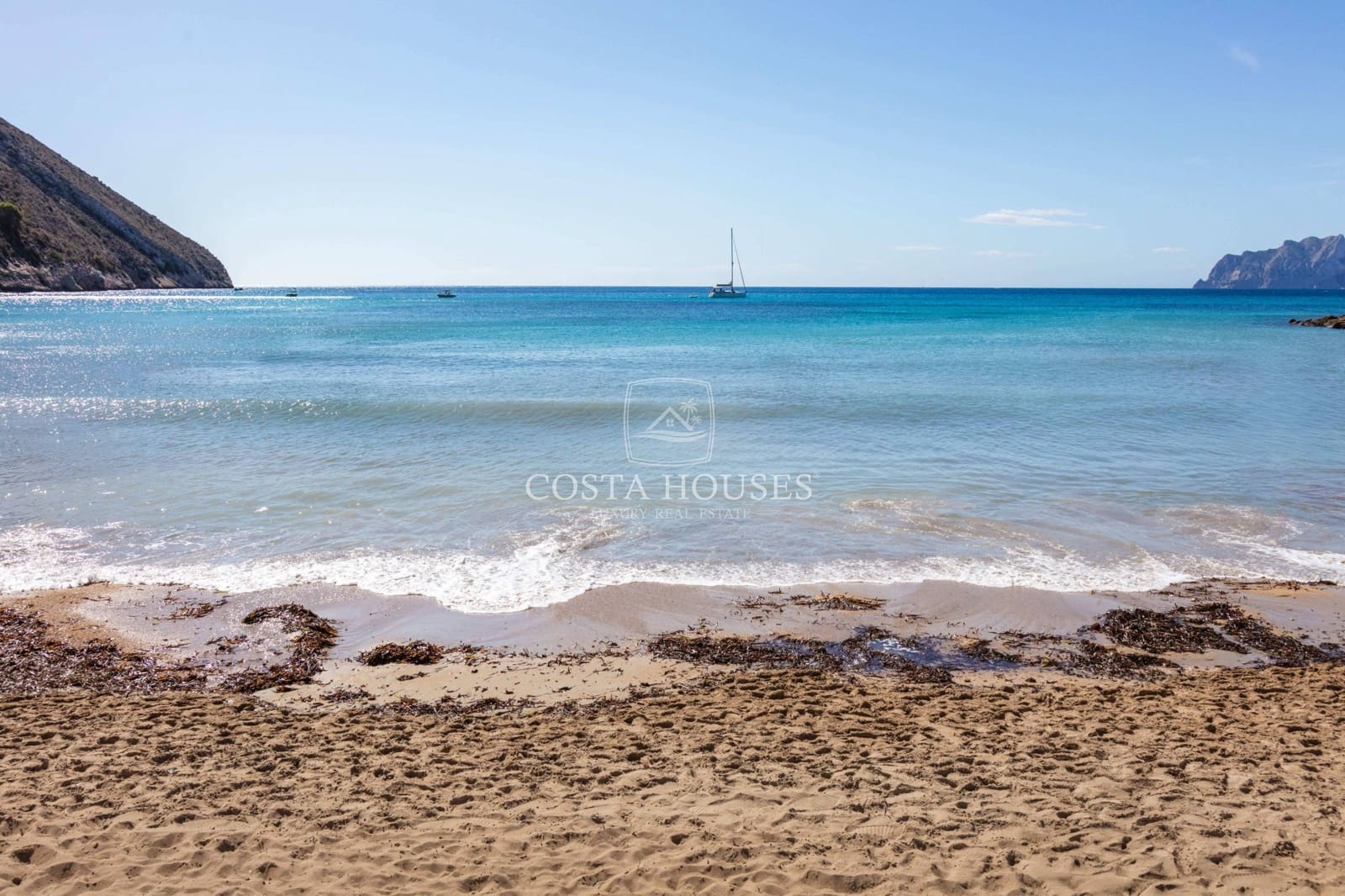 4 bedroom Villa for sale in Moraira with pool - € 1,790,000 (Ref: 8863961)