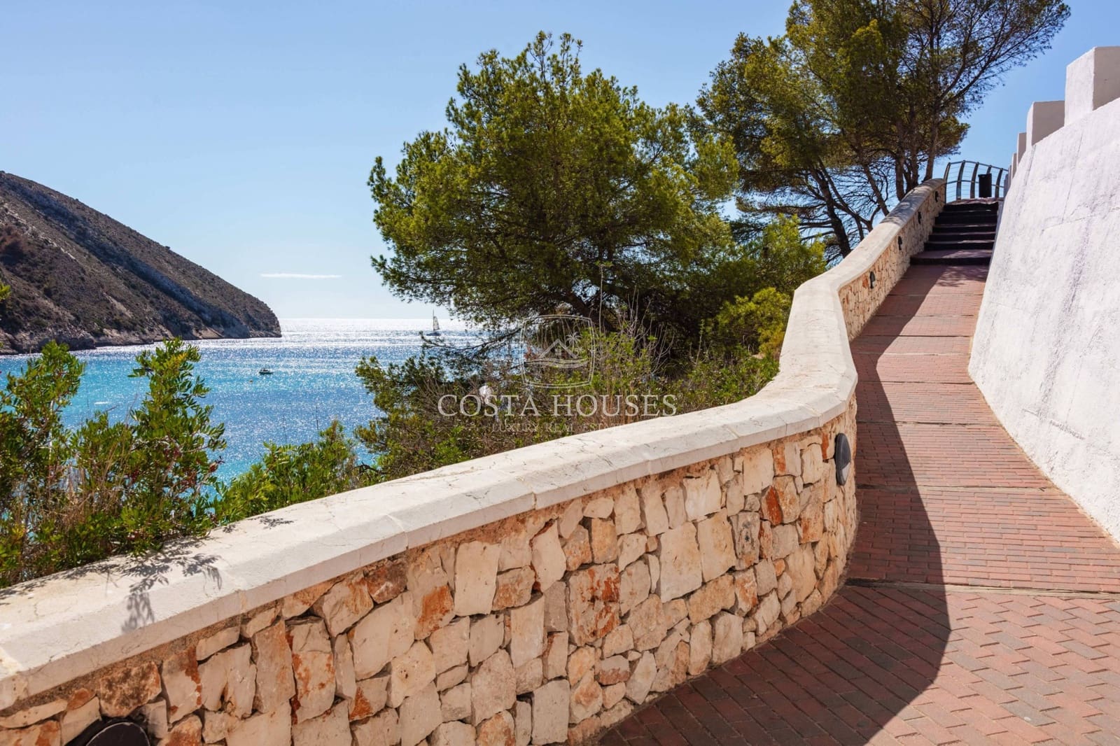 4 bedroom Villa for sale in Moraira with pool - € 1,790,000 (Ref: 8863961)