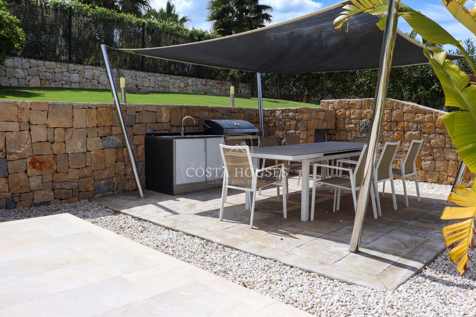 6 bedroom Villa for sale in Javea / Xabia with pool - € 1,795,000 (Ref: 8863962)