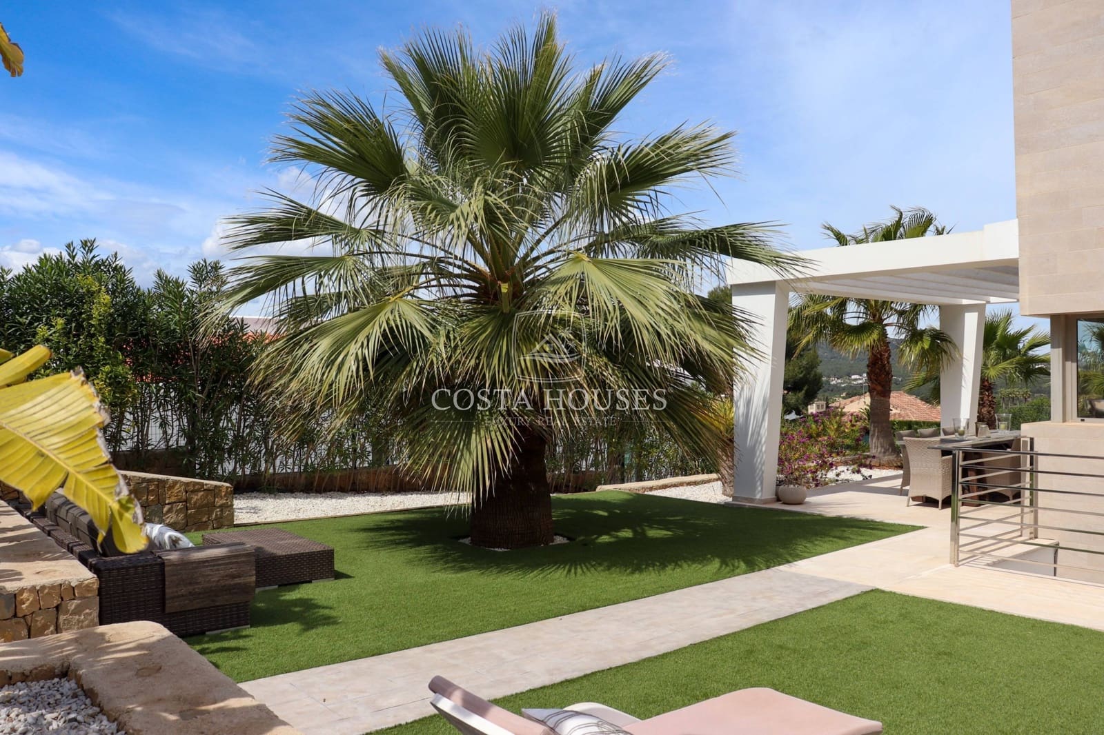 6 bedroom Villa for sale in Javea / Xabia with pool - € 1,795,000 (Ref: 8863962)