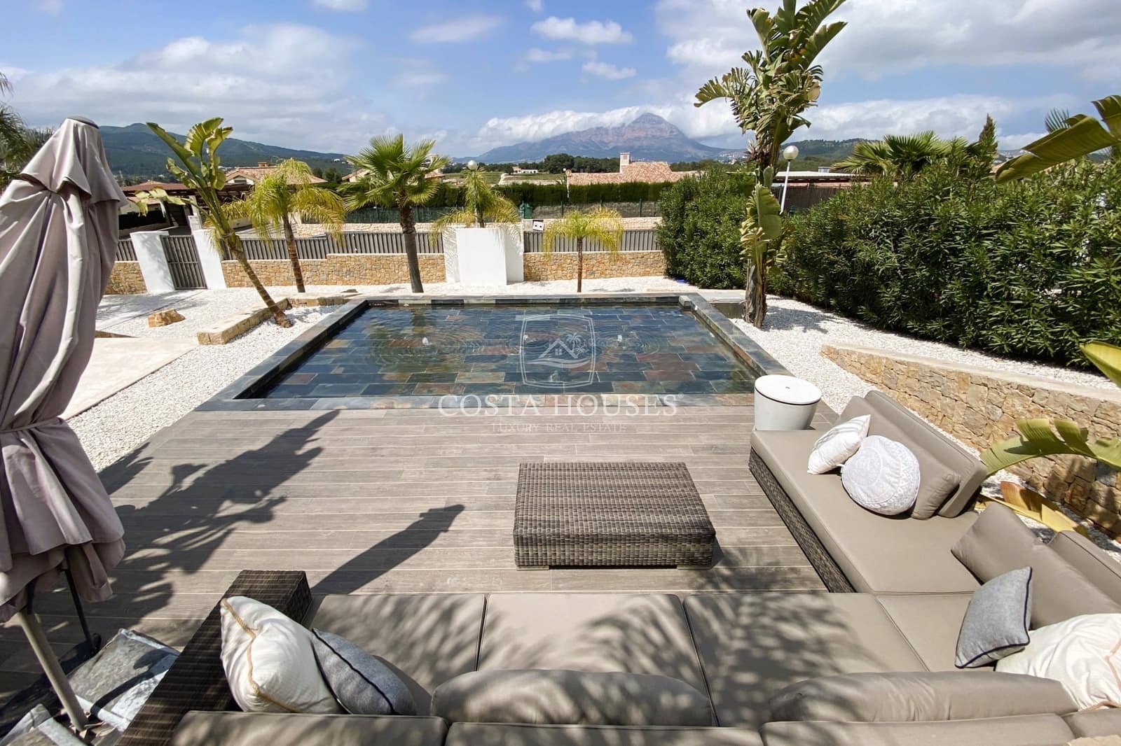 6 bedroom Villa for sale in Javea / Xabia with pool - € 1,795,000 (Ref: 8863962)