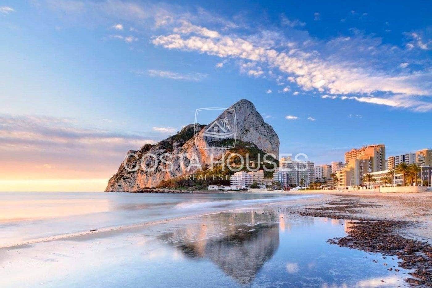 5 bedroom Villa for sale in Calpe / Calp with pool garage - € 1,990,000 (Ref: 8863982)