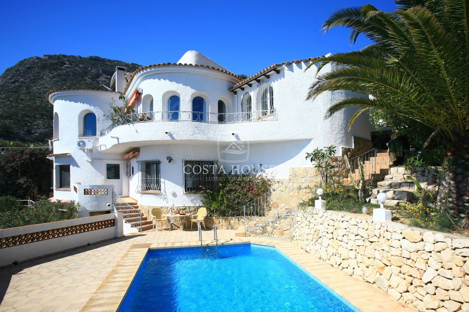 5 bedroom Villa for sale in Calpe / Calp with pool garage - € 1,990,000 (Ref: 8863982)