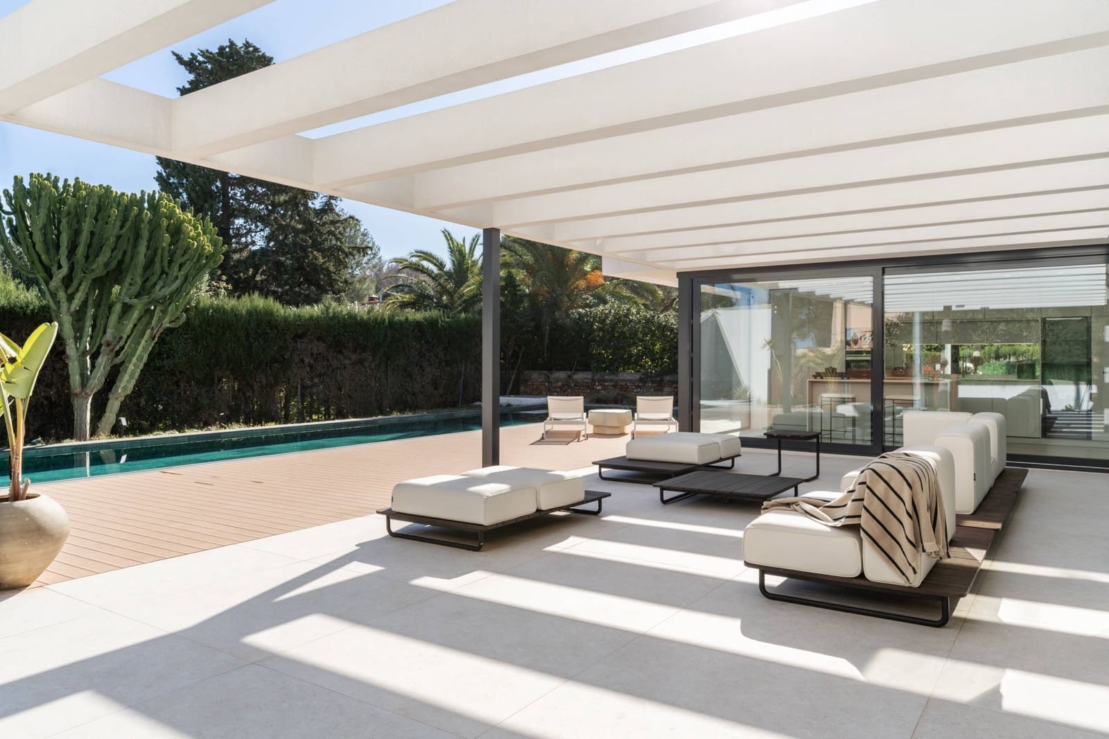 4 makuuhuone Huvila myytävänä paikassa Denia mukana uima-altaan 
autotalli - 1 890 000 € (Ref: 8863983)