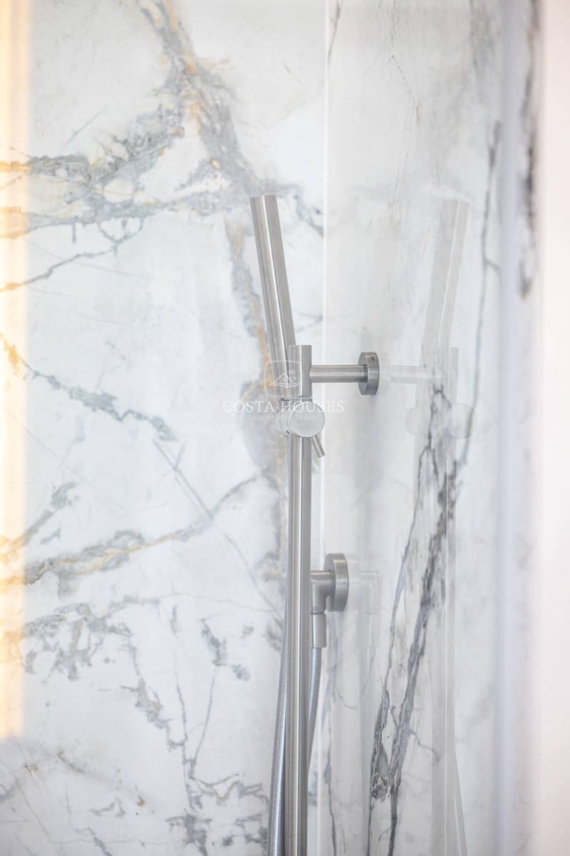 4 bedroom Villa for sale in Denia with pool garage - € 1,890,000 (Ref: 8863983)