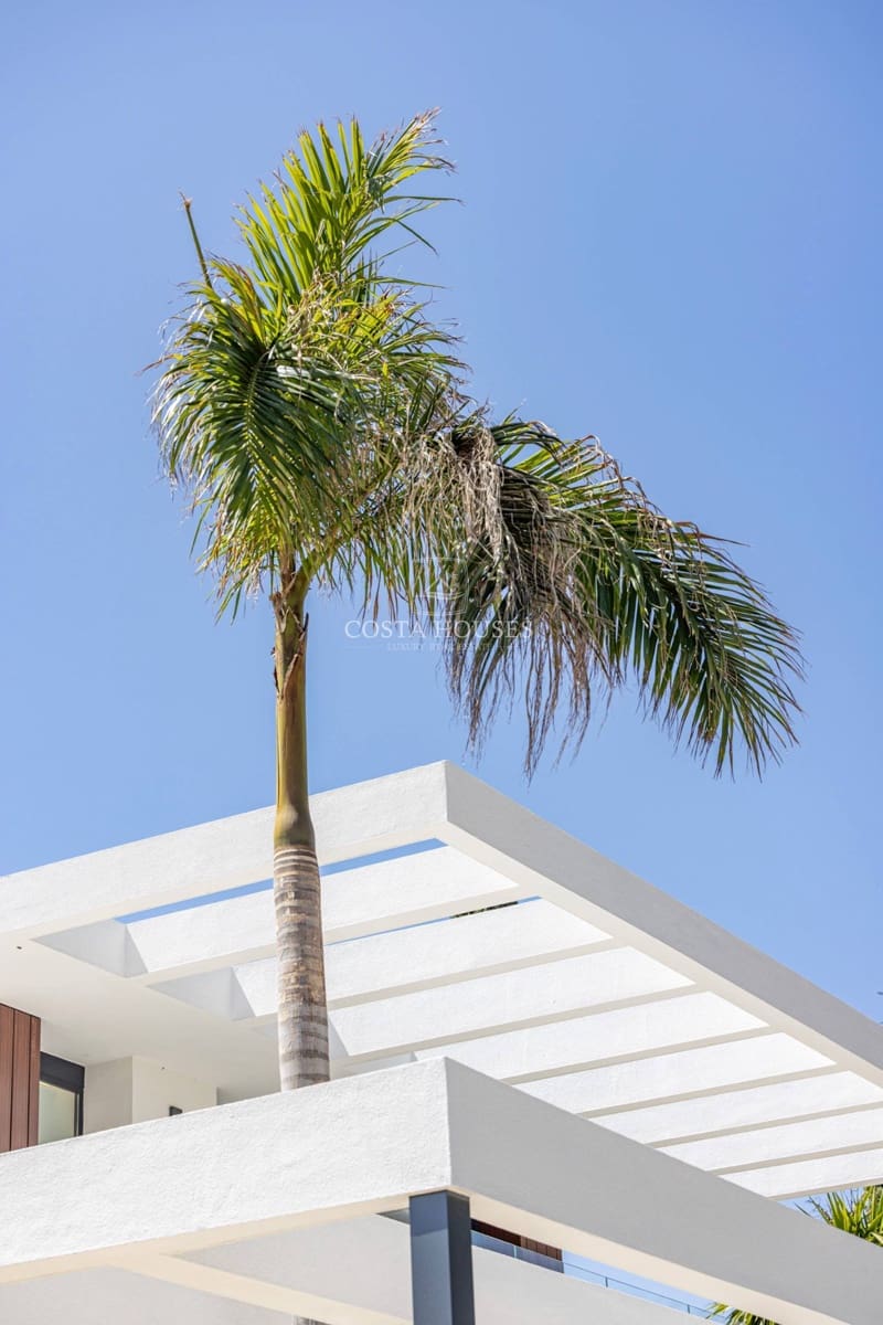 4 bedroom Villa for sale in Denia with pool garage - € 1,890,000 (Ref: 8863983)