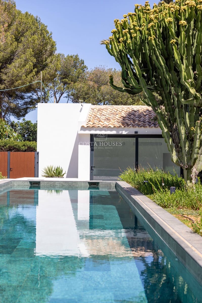 4 bedroom Villa for sale in Denia with pool garage - € 1,890,000 (Ref: 8863983)