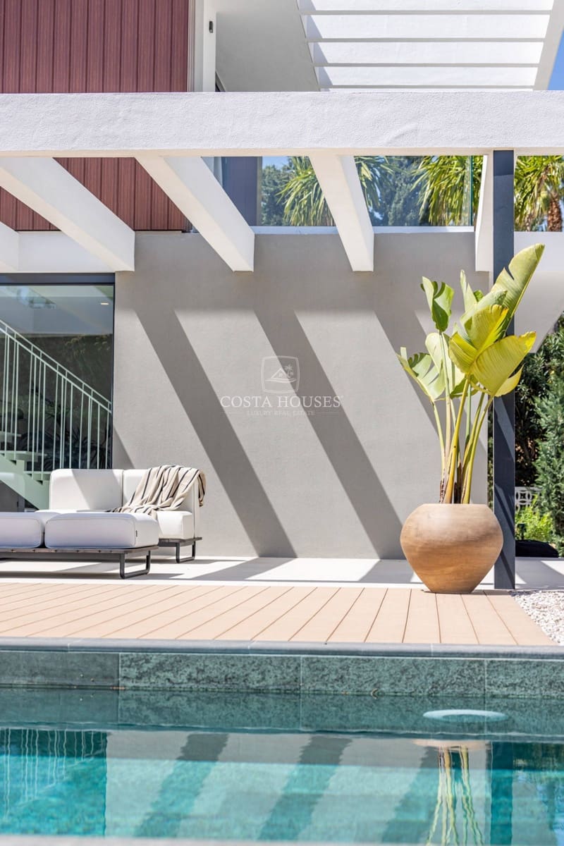 4 bedroom Villa for sale in Denia with pool garage - € 1,890,000 (Ref: 8863983)