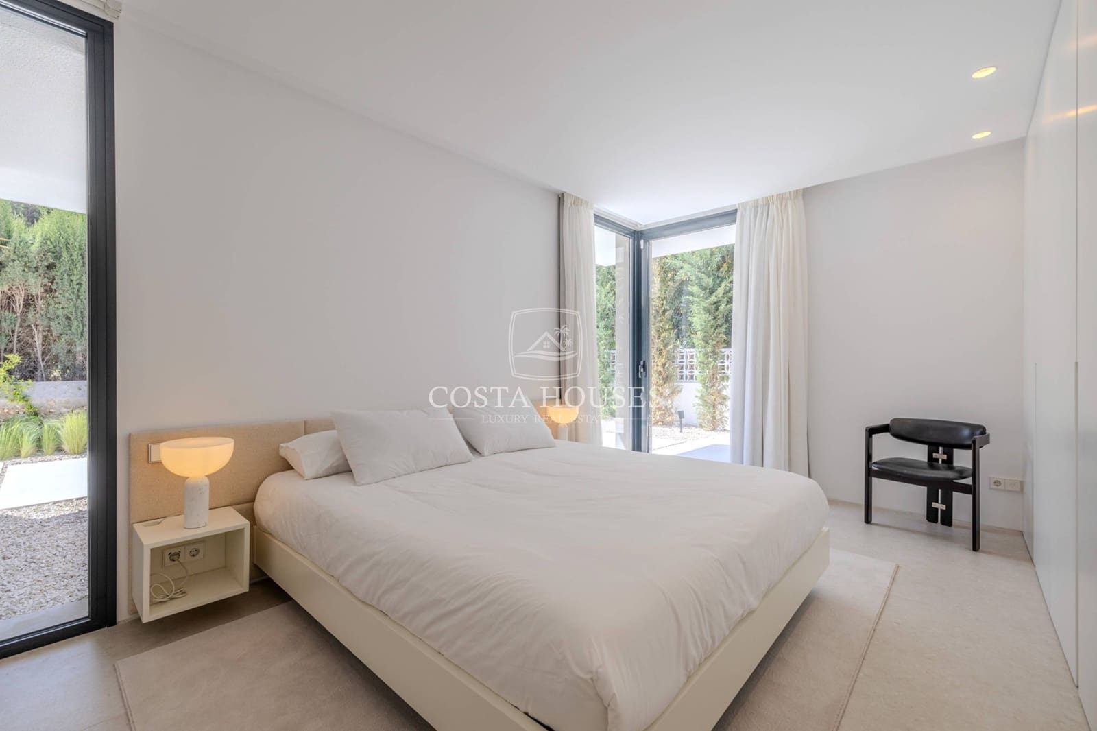 4 bedroom Villa for sale in Denia with pool garage - € 1,890,000 (Ref: 8863983)