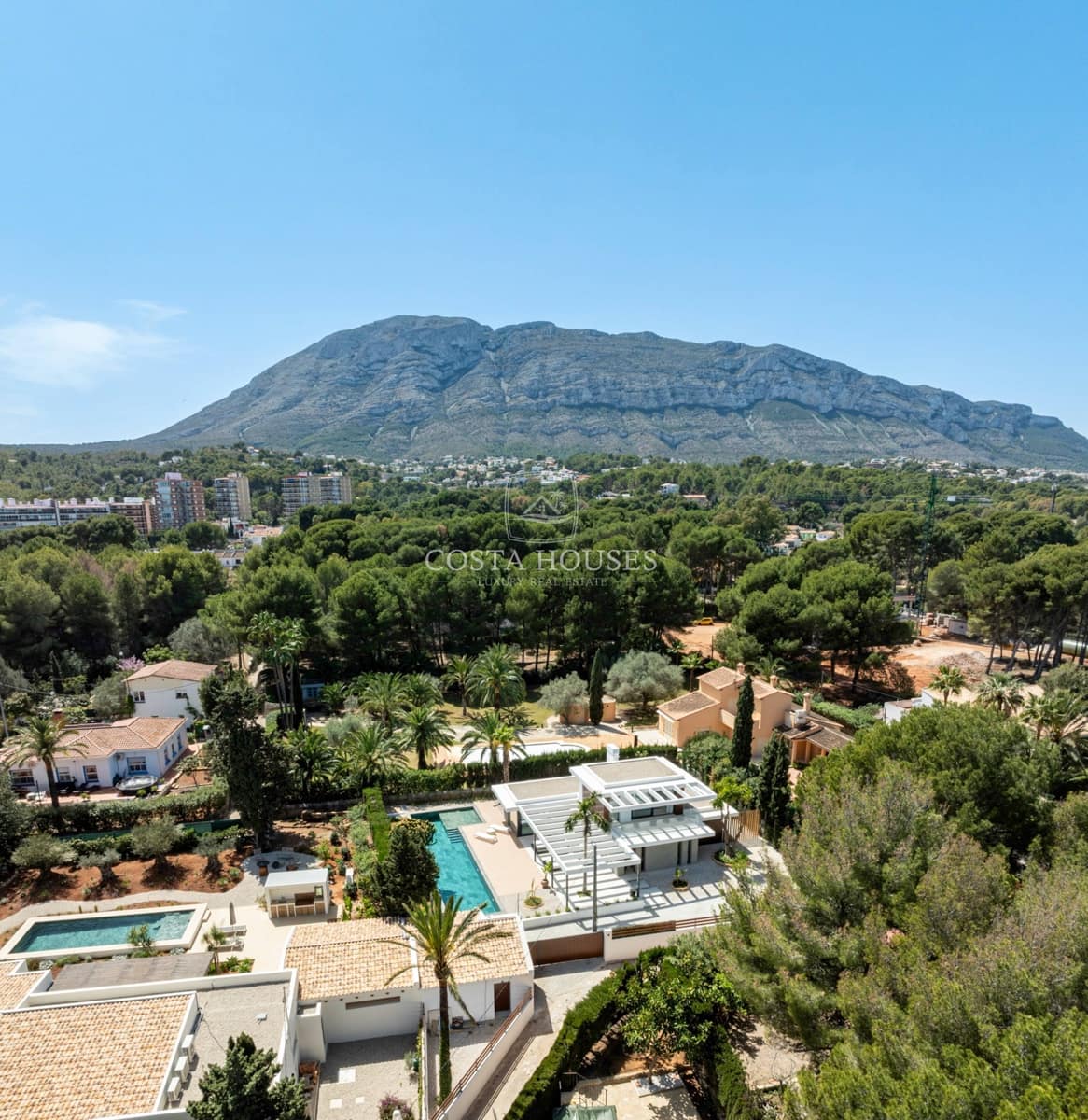 4 bedroom Villa for sale in Denia with pool garage - € 1,890,000 (Ref: 8863983)