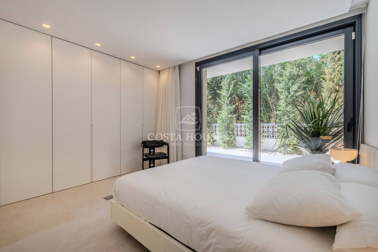 4 bedroom Villa for sale in Denia with pool garage - € 1,890,000 (Ref: 8863983)