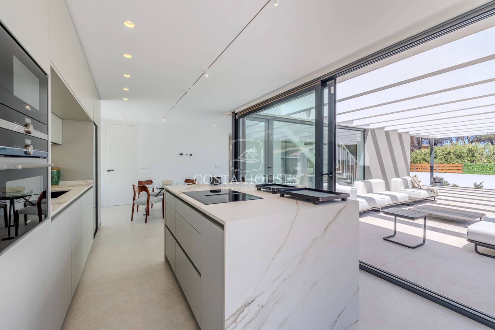 4 bedroom Villa for sale in Denia with pool garage - € 1,890,000 (Ref: 8863983)