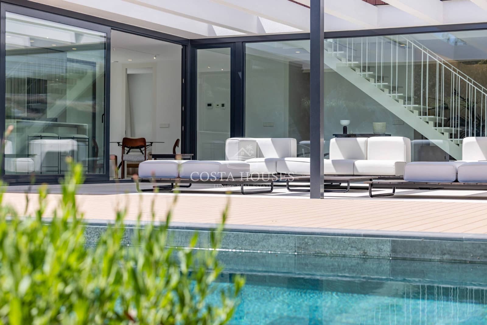 4 bedroom Villa for sale in Denia with pool garage - € 1,890,000 (Ref: 8863983)