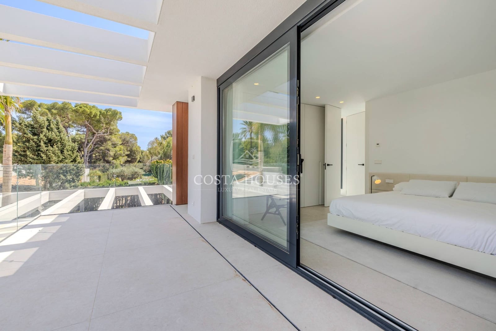 4 bedroom Villa for sale in Denia with pool garage - € 1,890,000 (Ref: 8863983)