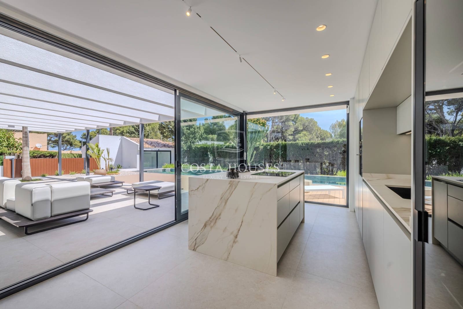 4 bedroom Villa for sale in Denia with pool garage - € 1,890,000 (Ref: 8863983)