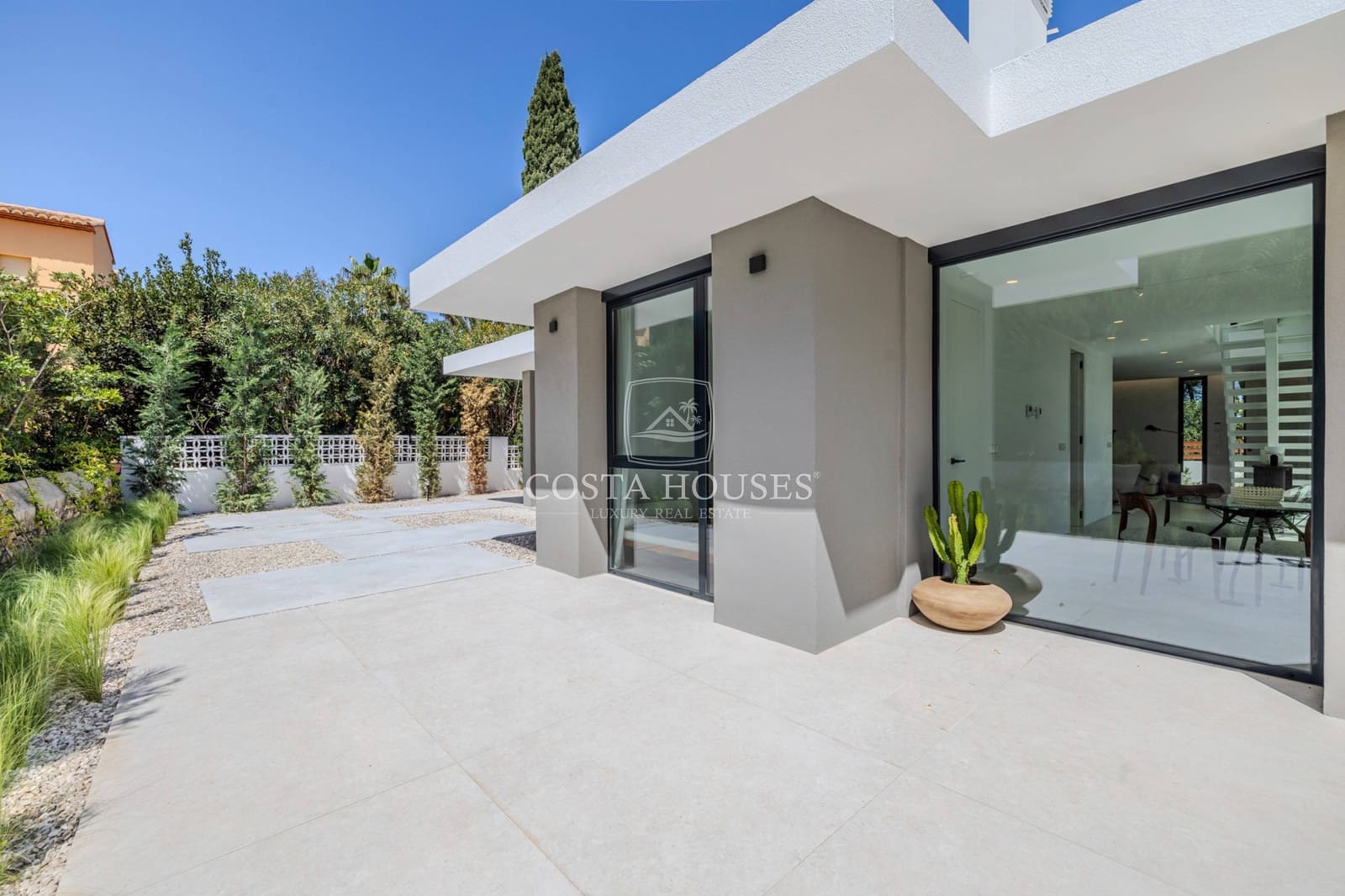 4 bedroom Villa for sale in Denia with pool garage - € 1,890,000 (Ref: 8863983)