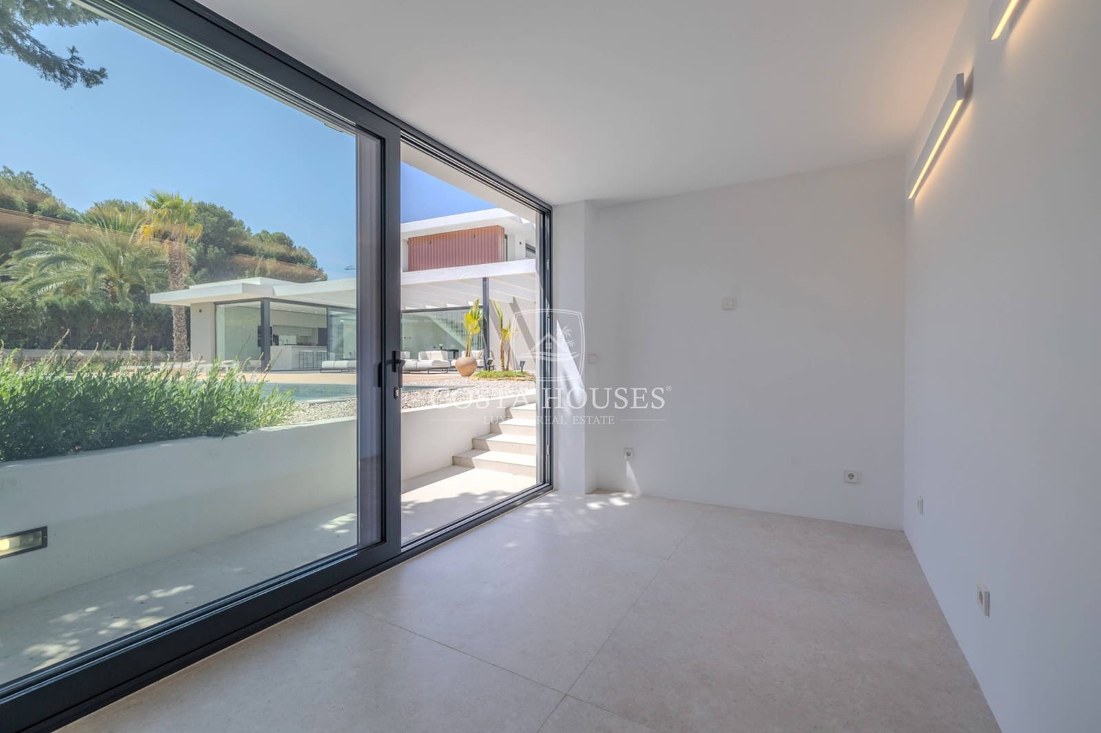 4 bedroom Villa for sale in Denia with pool garage - € 1,890,000 (Ref: 8863983)