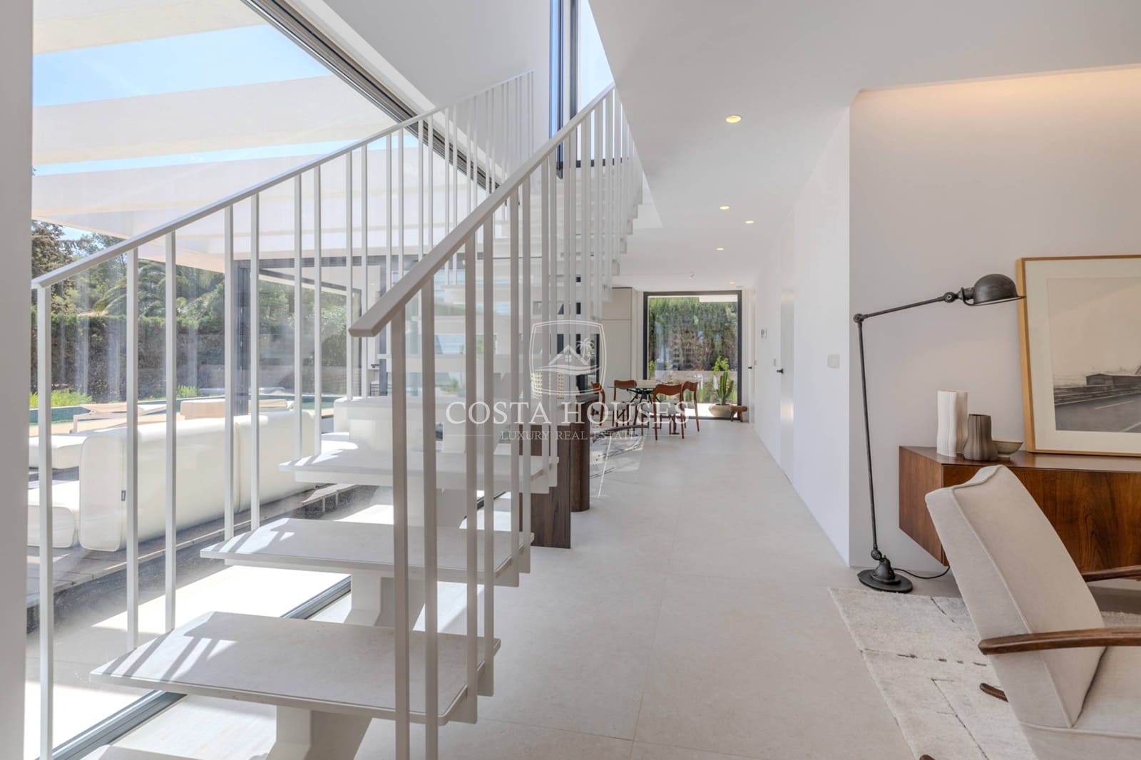 4 bedroom Villa for sale in Denia with pool garage - € 1,890,000 (Ref: 8863983)