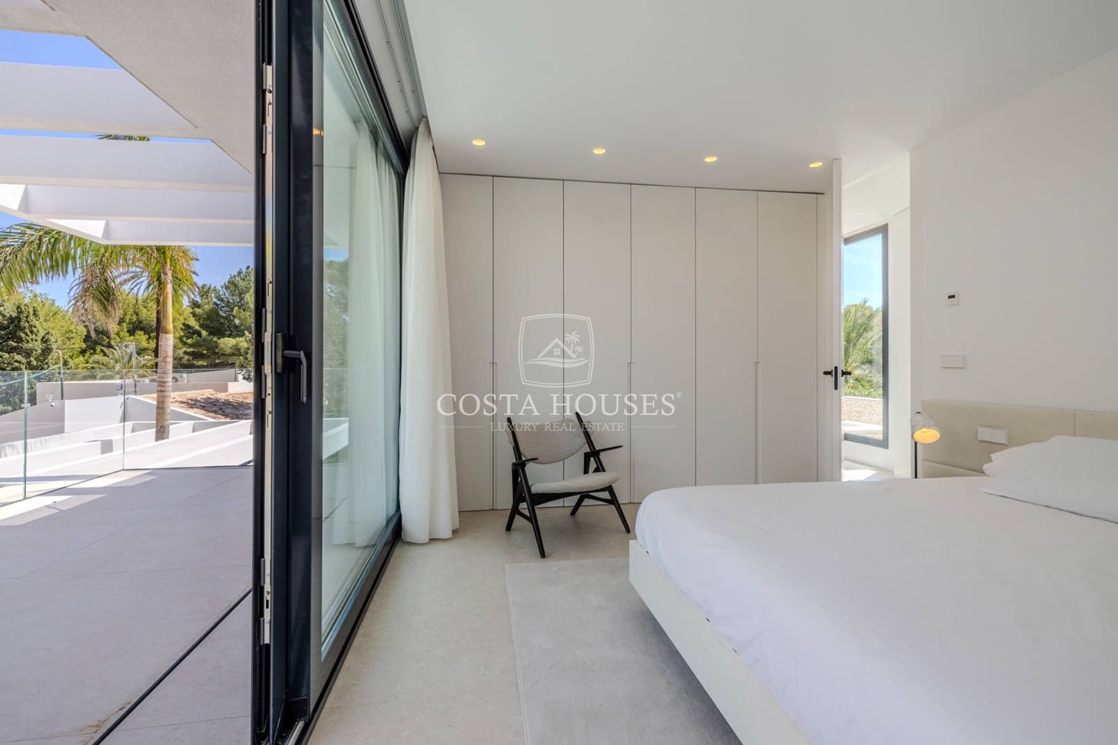 4 bedroom Villa for sale in Denia with pool garage - € 1,890,000 (Ref: 8863983)