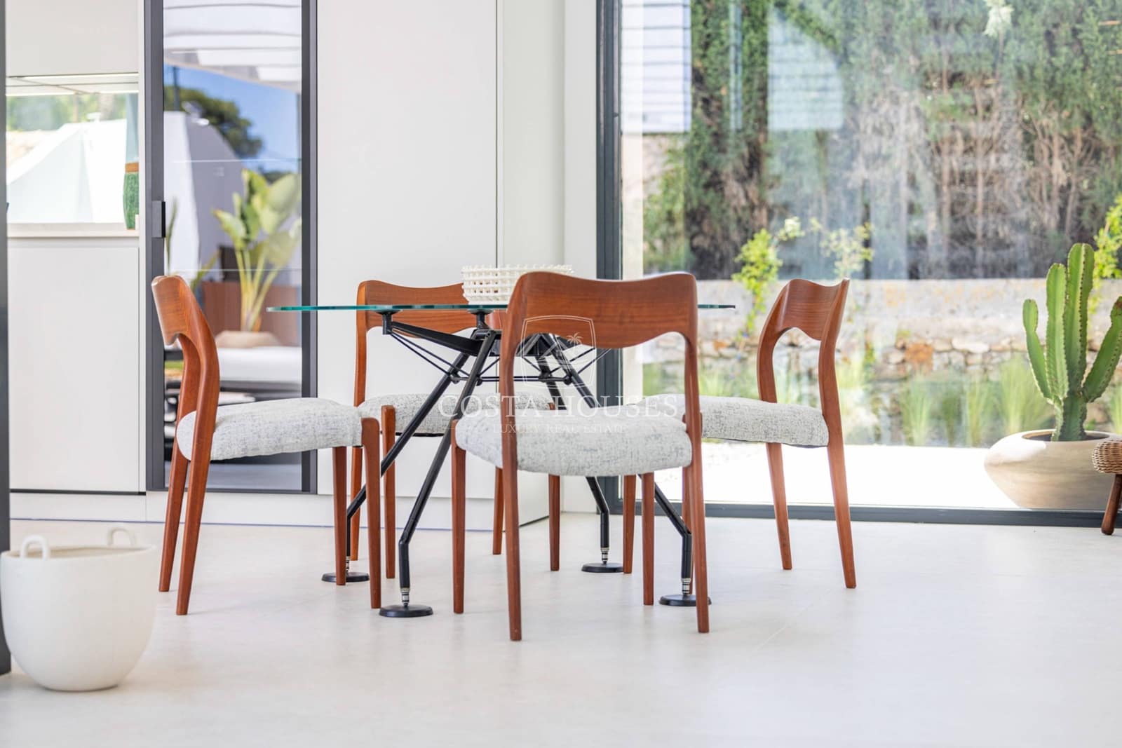 4 bedroom Villa for sale in Denia with pool garage - € 1,890,000 (Ref: 8863983)