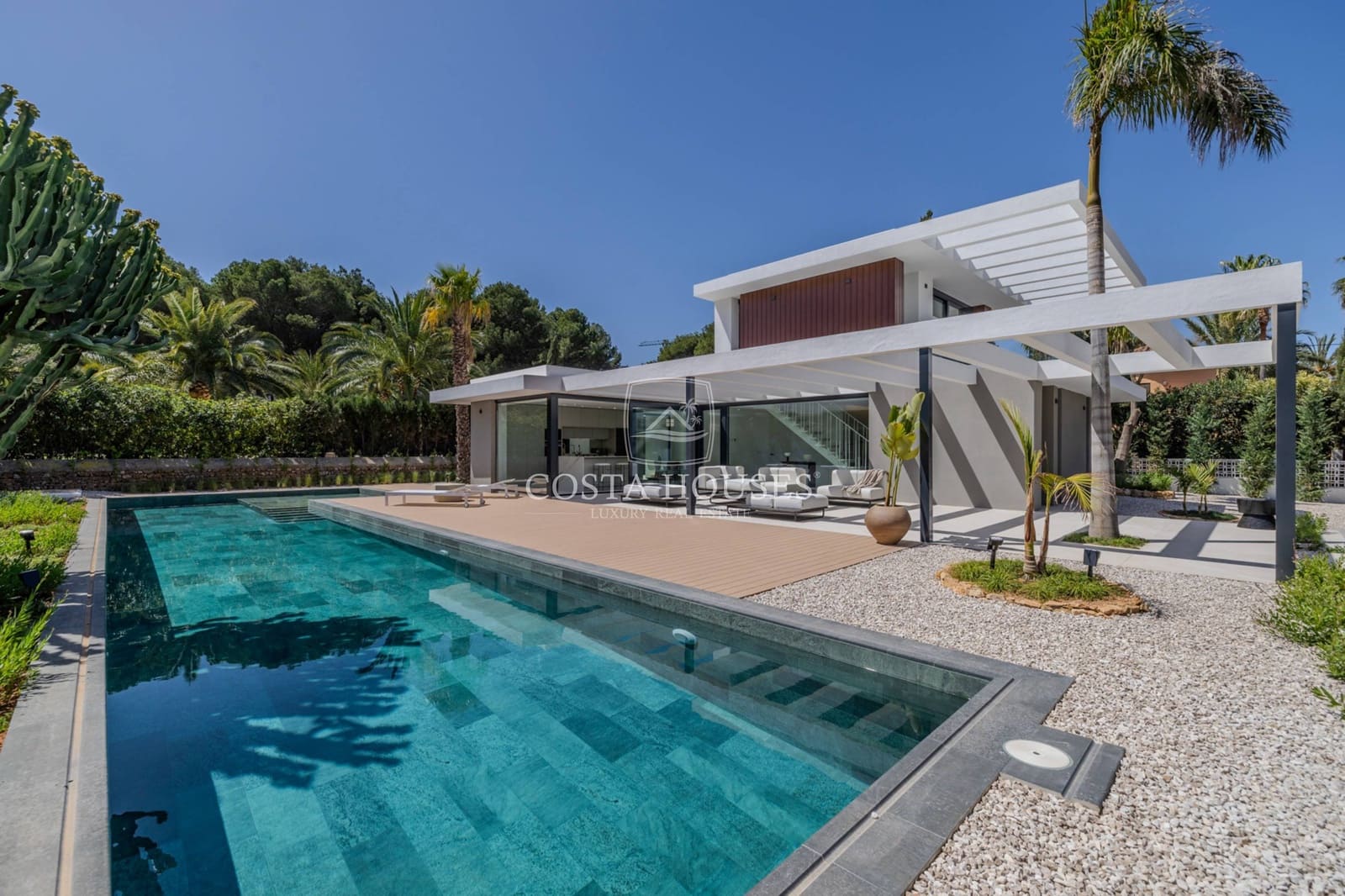 4 bedroom Villa for sale in Denia with pool garage - € 1,890,000 (Ref: 8863983)