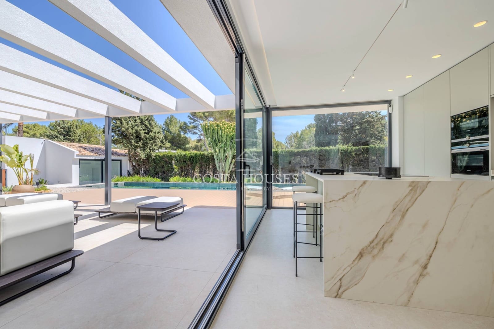 4 bedroom Villa for sale in Denia with pool garage - € 1,890,000 (Ref: 8863983)