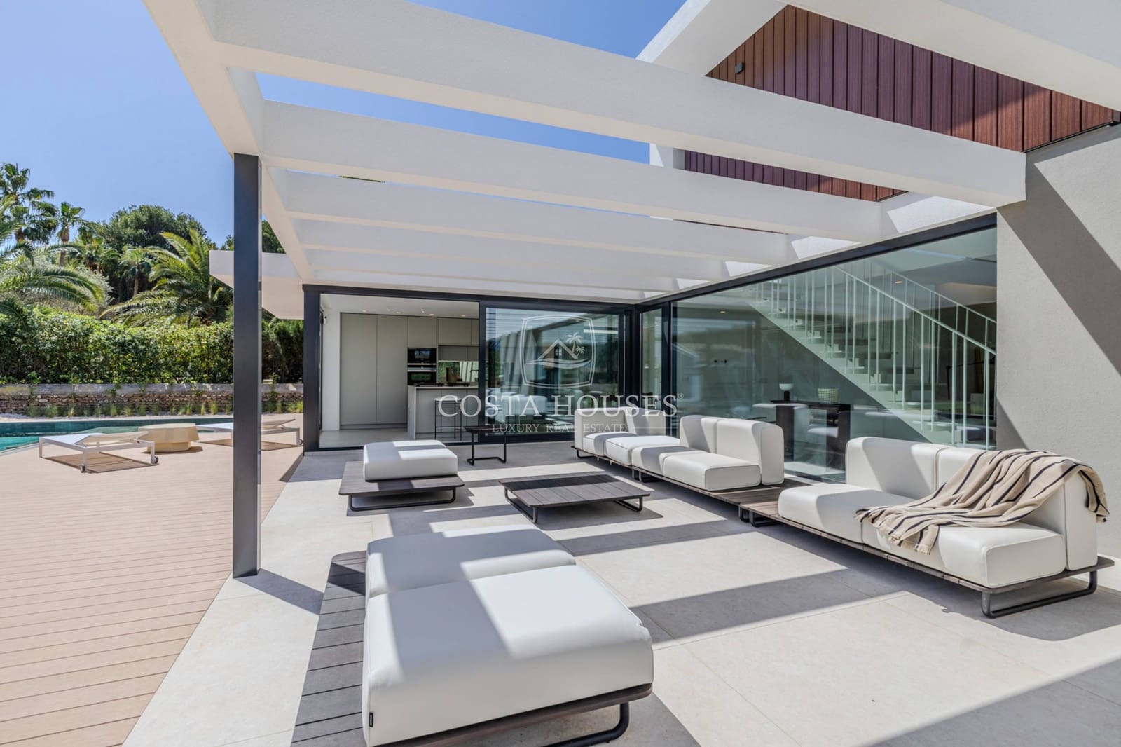 4 bedroom Villa for sale in Denia with pool garage - € 1,890,000 (Ref: 8863983)