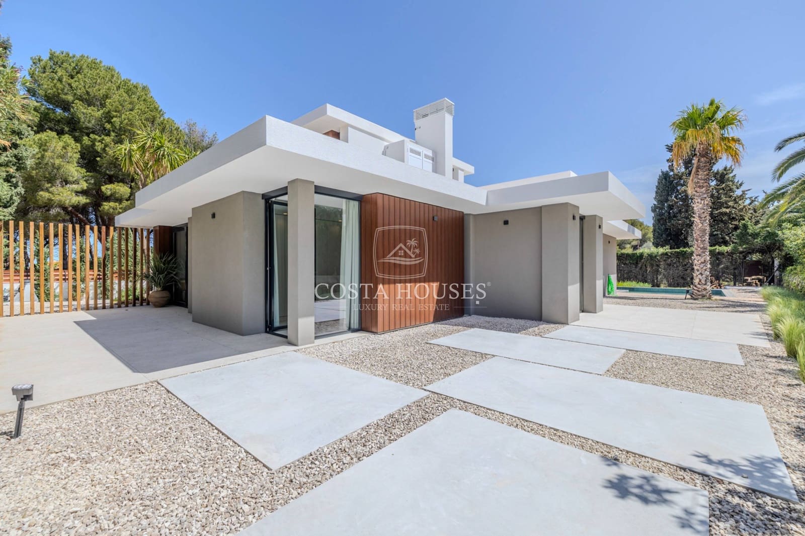 4 bedroom Villa for sale in Denia with pool garage - € 1,890,000 (Ref: 8863983)