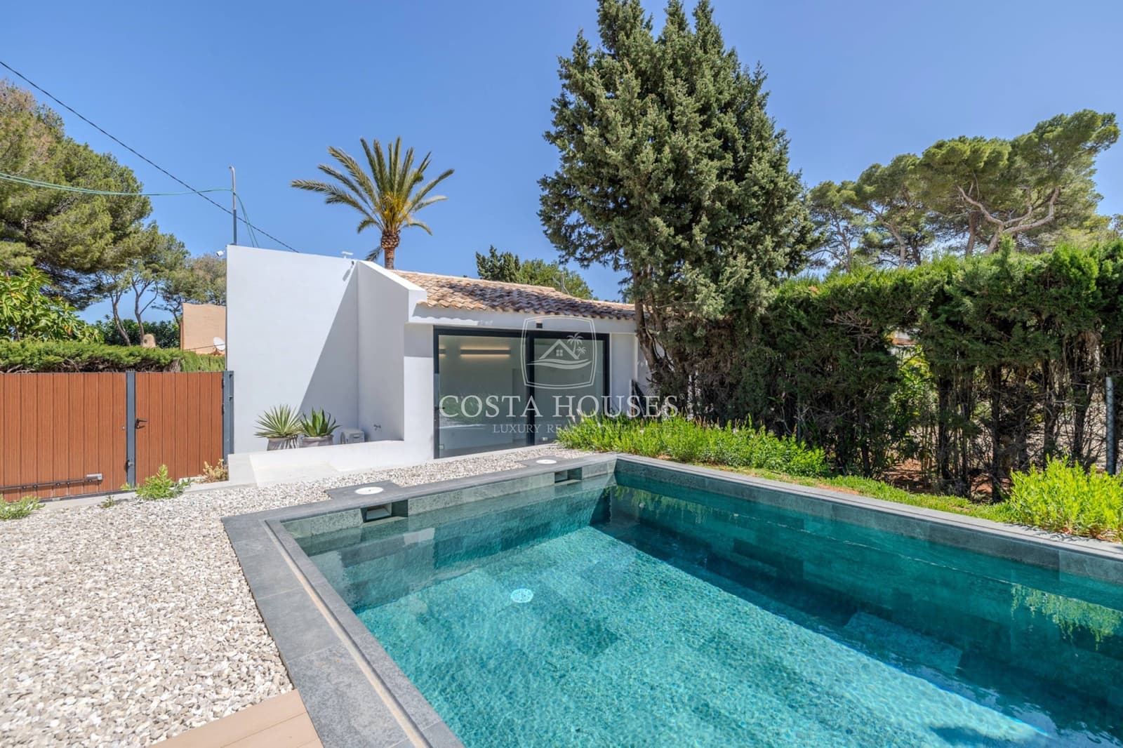 4 bedroom Villa for sale in Denia with pool garage - € 1,890,000 (Ref: 8863983)