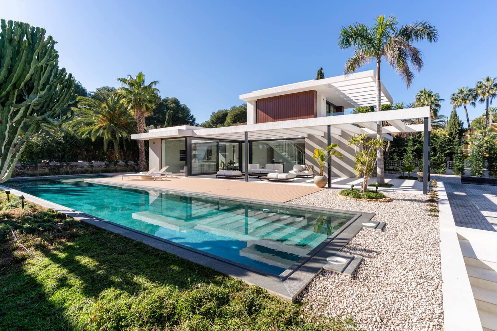 4 bedroom Villa for sale in Denia with pool garage - € 1,890,000 (Ref: 8863983)