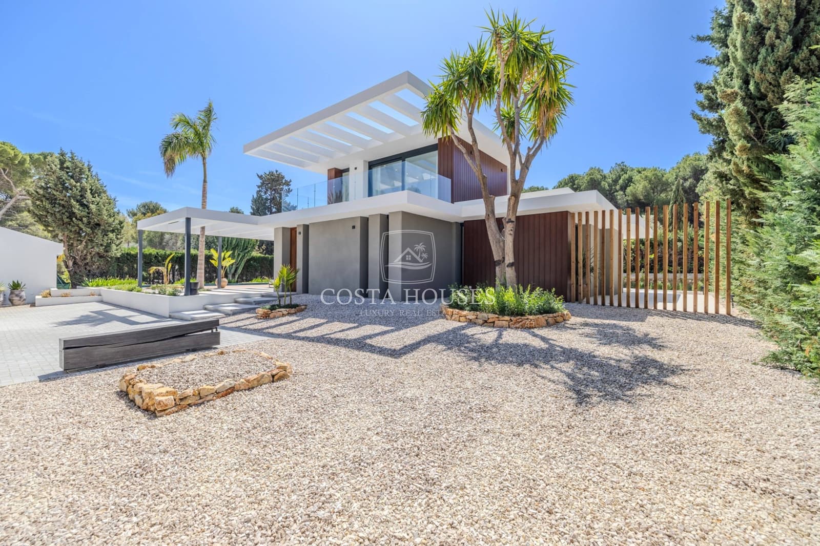 4 bedroom Villa for sale in Denia with pool garage - € 1,890,000 (Ref: 8863983)