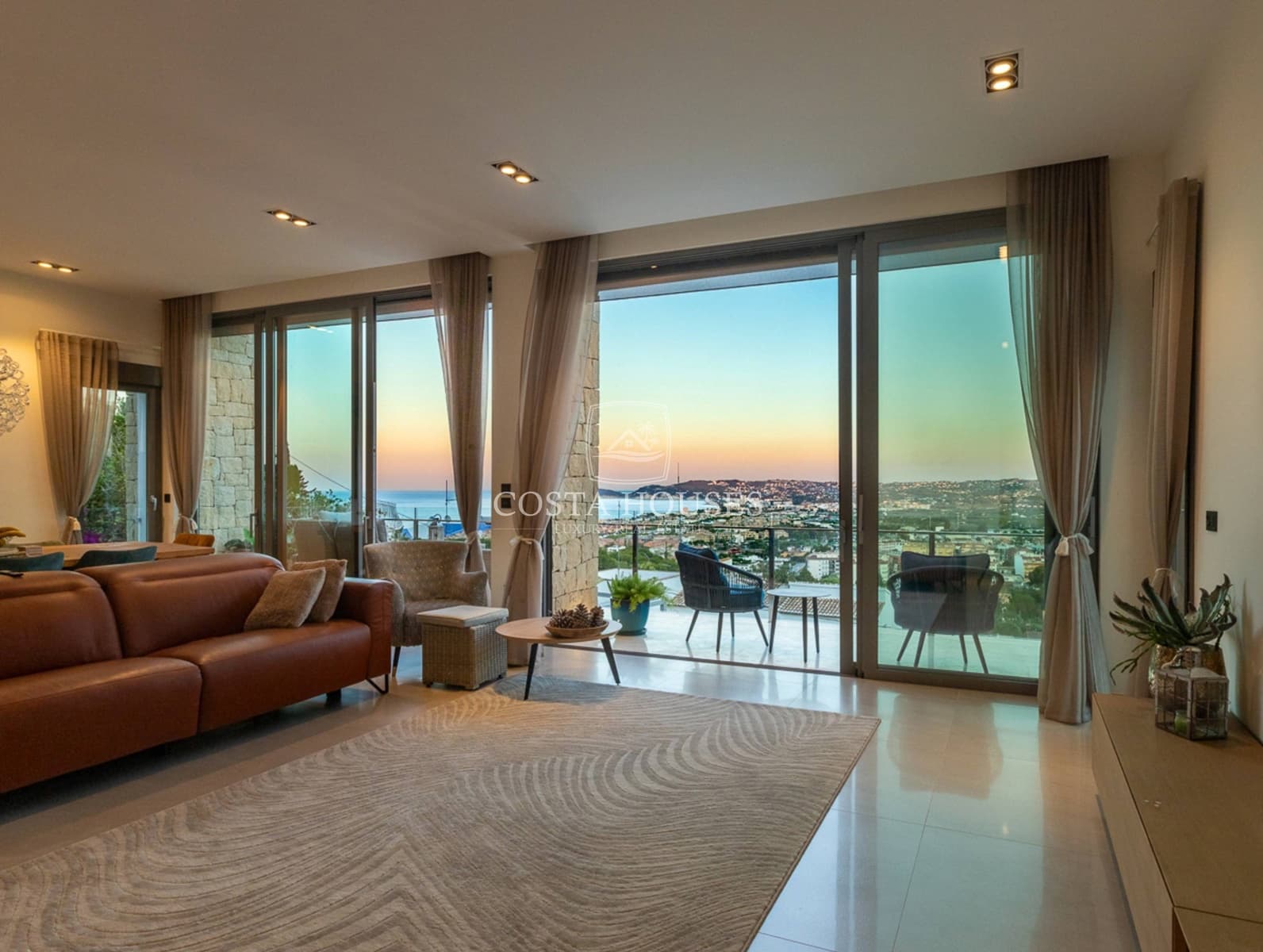 4 bedroom Villa for sale in Javea / Xabia with pool - € 2,195,000 (Ref: 8863994)