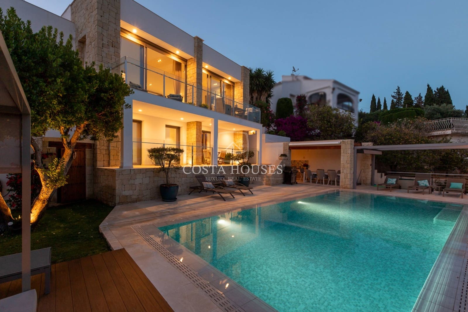 4 bedroom Villa for sale in Javea / Xabia with pool - € 2,195,000 (Ref: 8863994)