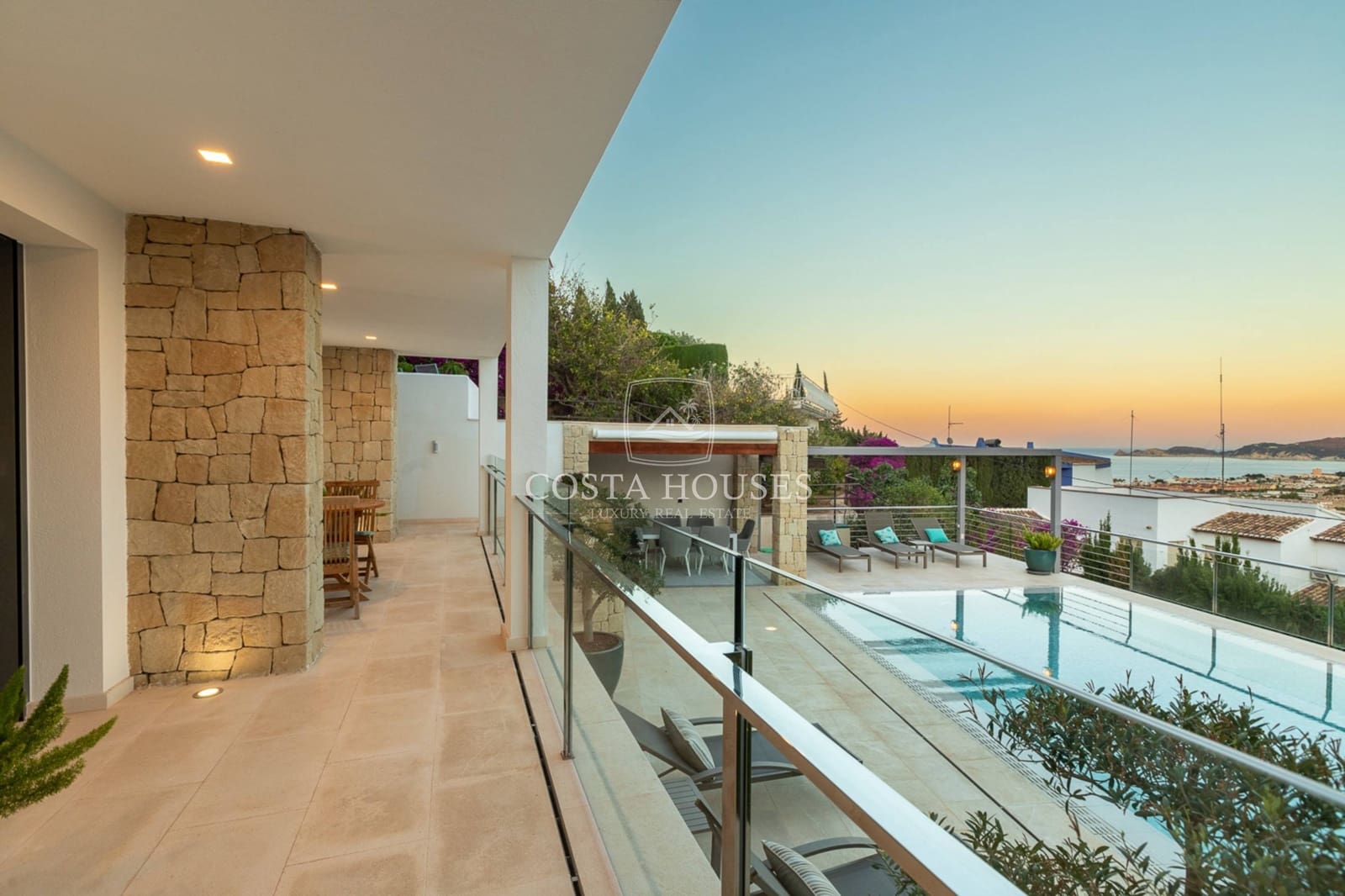 4 bedroom Villa for sale in Javea / Xabia with pool - € 2,195,000 (Ref: 8863994)