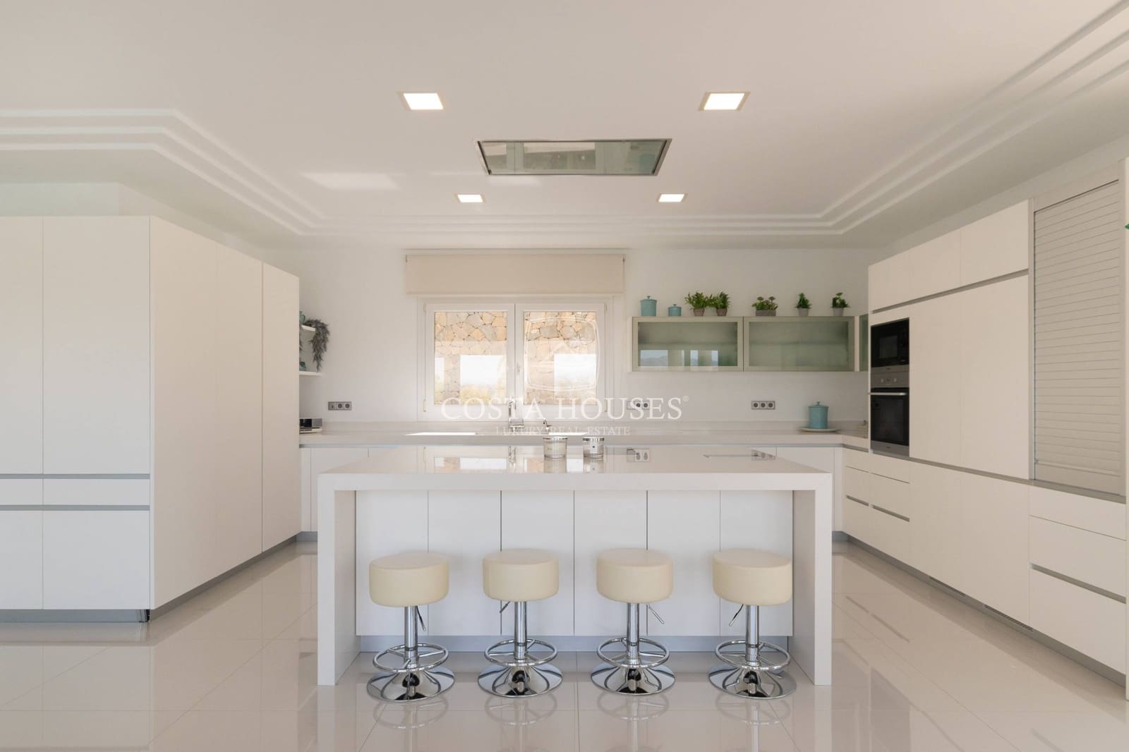 4 bedroom Villa for sale in Moraira with pool garage - € 2,200,000 (Ref: 8863996)