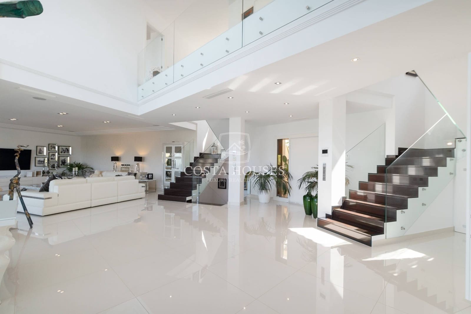 4 bedroom Villa for sale in Moraira with pool garage - € 2,200,000 (Ref: 8863996)